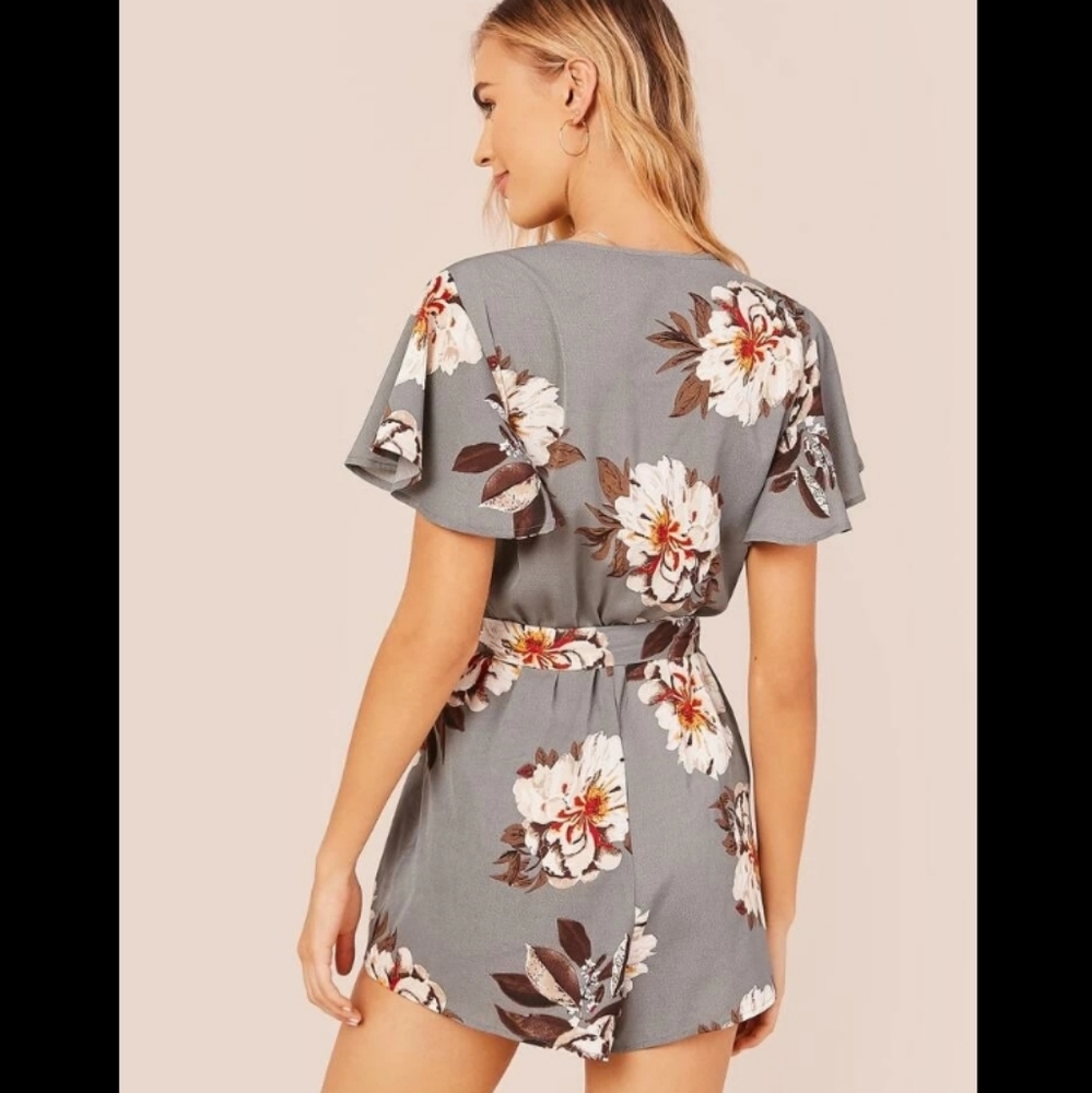 Gray Silver Belted Flutter Sleeve Floral Romper - Picture 2 of 6